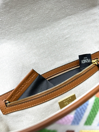 フェンディバッグ着用イメージ